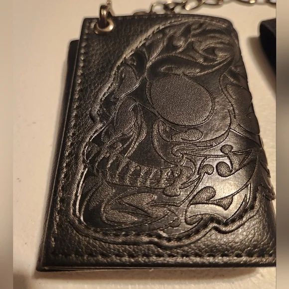 Spencer's Black Embossed Skull Wallet with Chain - Picture 6 of 12